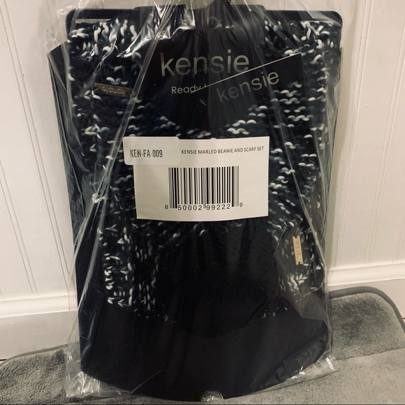 NWT 2pc KENSIE Marled Infinity Scarf & Beanie Hat Set - Black / Grey / White - Picture 2 of 11